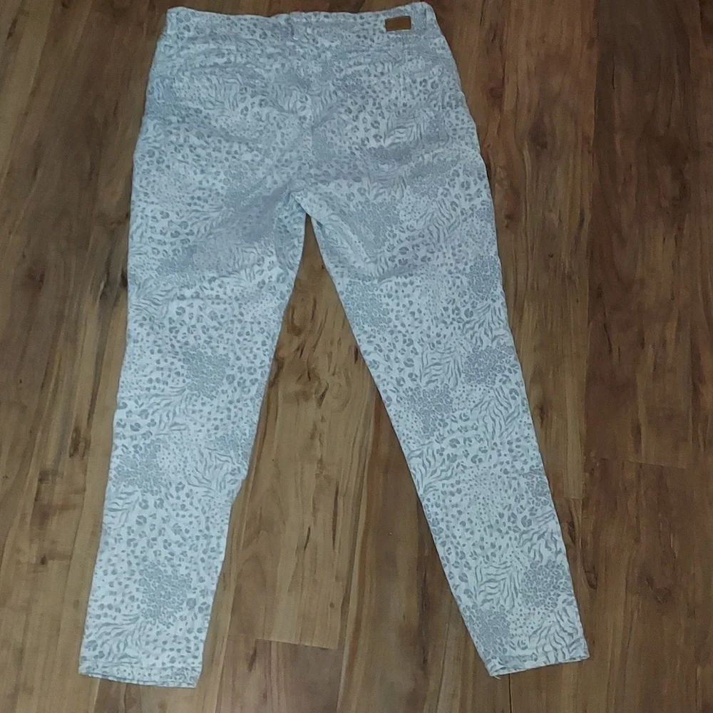 Seven7 Jeans - Picture 2 of 9